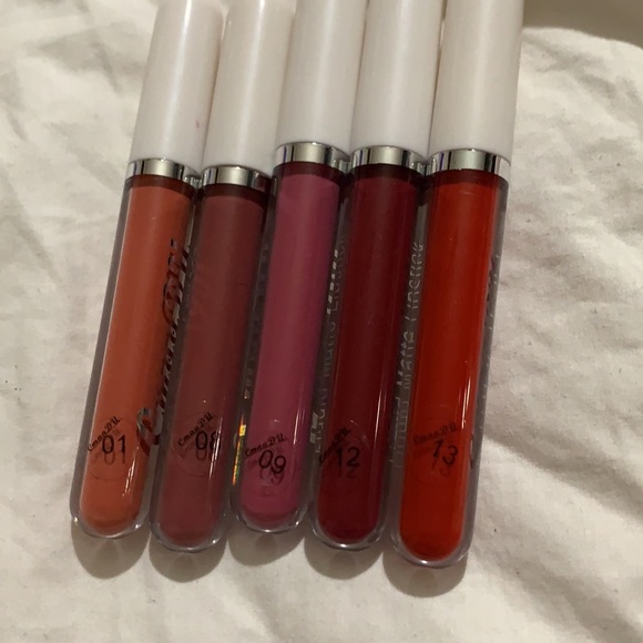Matte Liquid Lipstick Set in 5 Colors - Picture 2 of 3
